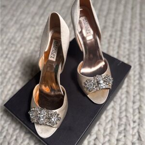 Badgley Mischka Women's Elegant Cream Heels